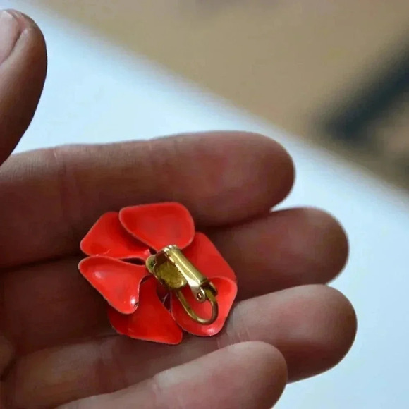 Vtg Clip on  Flower Earrings - Picture 4 of 6